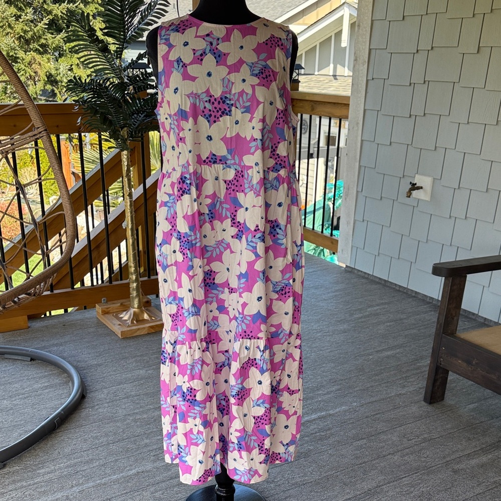 Easel Los Angeles | Sleeveless Floral Tiered Maxi Dress
